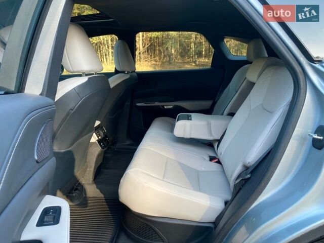 Серый Лексус РХ, объемом двигателя 2.5 л и пробегом 33 тыс. км за 63500 $, фото 28 на Automoto.ua