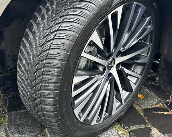 Серый Лексус РХ, объемом двигателя 2.39 л и пробегом 40 тыс. км за 63999 $, фото 140 на Automoto.ua