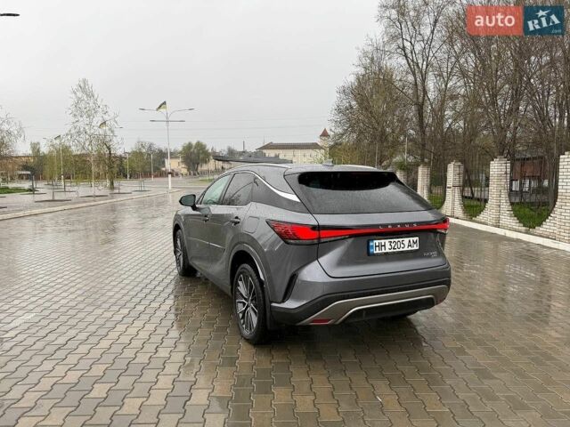 Серый Лексус РХ, объемом двигателя 2.4 л и пробегом 32 тыс. км за 53500 $, фото 3 на Automoto.ua