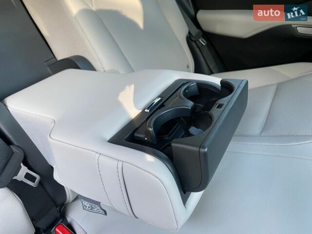 Серый Лексус РХ, объемом двигателя 2.5 л и пробегом 33 тыс. км за 63500 $, фото 23 на Automoto.ua
