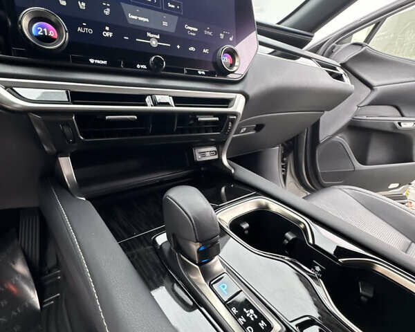 Серый Лексус РХ, объемом двигателя 2.39 л и пробегом 40 тыс. км за 63999 $, фото 22 на Automoto.ua