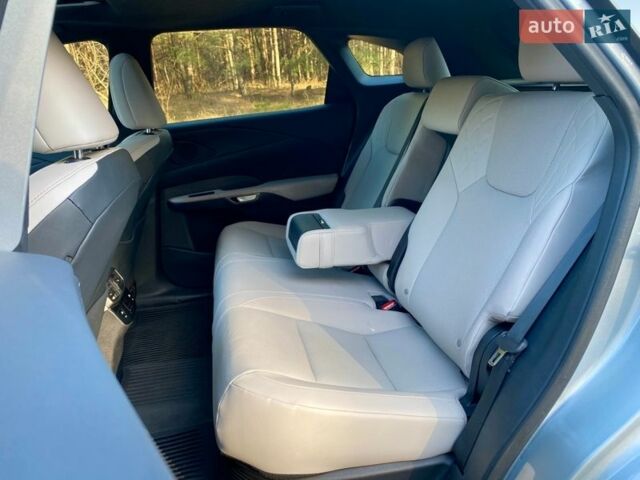 Серый Лексус РХ, объемом двигателя 2.5 л и пробегом 33 тыс. км за 63500 $, фото 29 на Automoto.ua