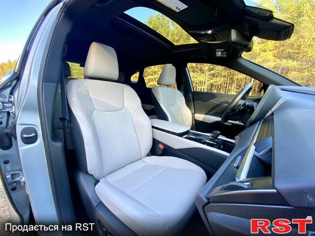 Серый Лексус РХ, объемом двигателя 2.5 л и пробегом 33 тыс. км за 63500 $, фото 8 на Automoto.ua