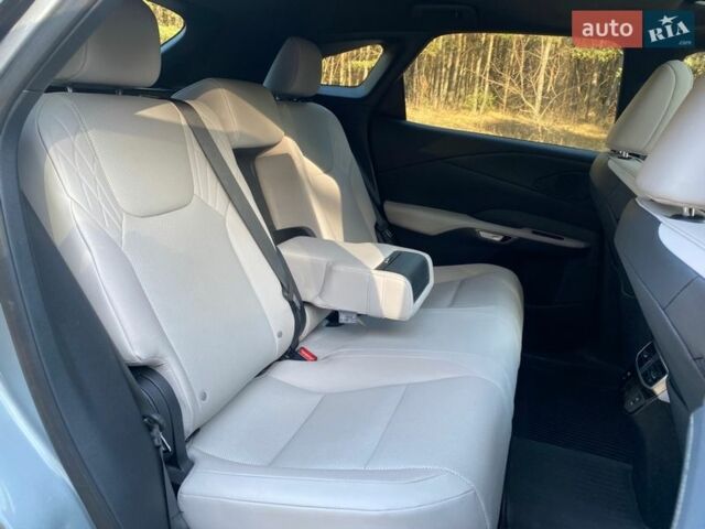 Серый Лексус РХ, объемом двигателя 2.5 л и пробегом 33 тыс. км за 63500 $, фото 22 на Automoto.ua