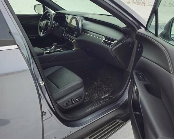 Сірий Лексус РХ, об'ємом двигуна 2.4 л та пробігом 14 тис. км за 51999 $, фото 8 на Automoto.ua