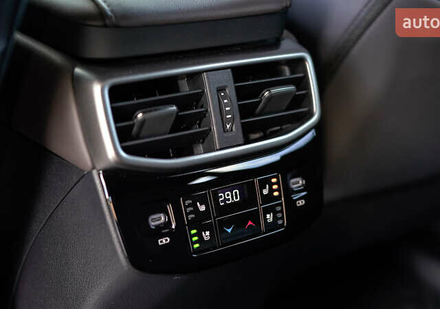 Серый Лексус РХ, объемом двигателя 2.5 л и пробегом 19 тыс. км за 82135 $, фото 35 на Automoto.ua