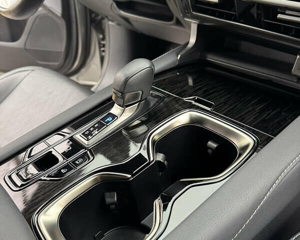 Серый Лексус РХ, объемом двигателя 2.39 л и пробегом 40 тыс. км за 63999 $, фото 59 на Automoto.ua