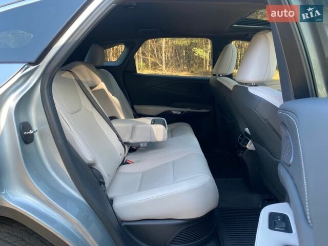 Серый Лексус РХ, объемом двигателя 2.5 л и пробегом 33 тыс. км за 63500 $, фото 21 на Automoto.ua