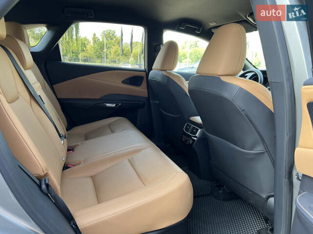Сірий Лексус РХ, об'ємом двигуна 2.39 л та пробігом 20 тис. км за 70500 $, фото 48 на Automoto.ua