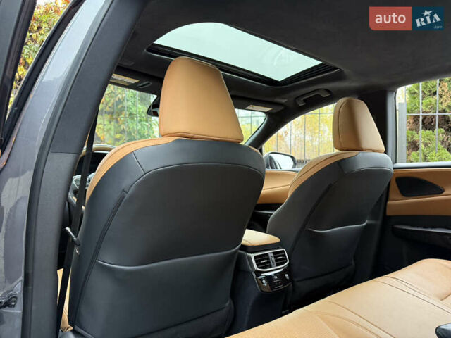 Сірий Лексус РХ, об'ємом двигуна 2.39 л та пробігом 32 тис. км за 56500 $, фото 14 на Automoto.ua