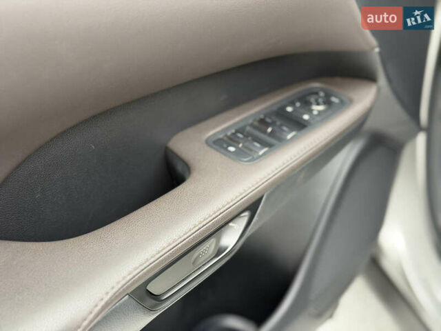 Серый Лексус РХ, объемом двигателя 2.39 л и пробегом 51 тыс. км за 59999 $, фото 20 на Automoto.ua