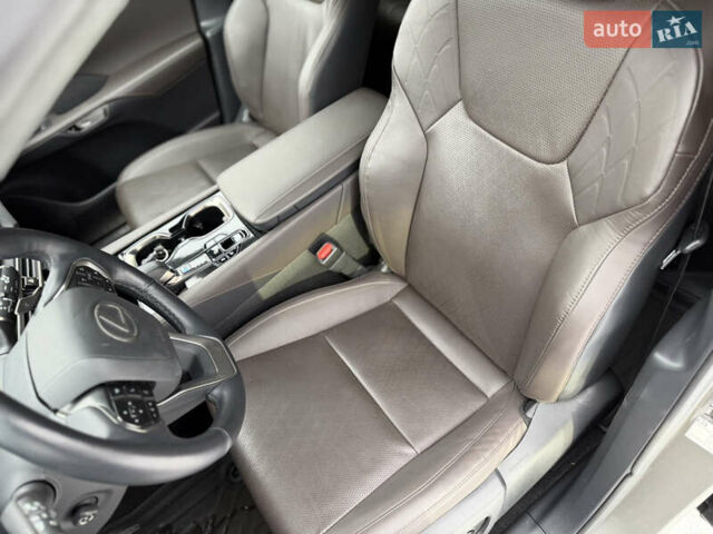 Серый Лексус РХ, объемом двигателя 2.39 л и пробегом 51 тыс. км за 59999 $, фото 12 на Automoto.ua