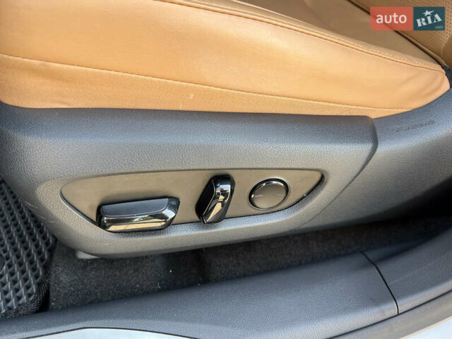 Сірий Лексус РХ, об'ємом двигуна 2.39 л та пробігом 20 тис. км за 70500 $, фото 26 на Automoto.ua