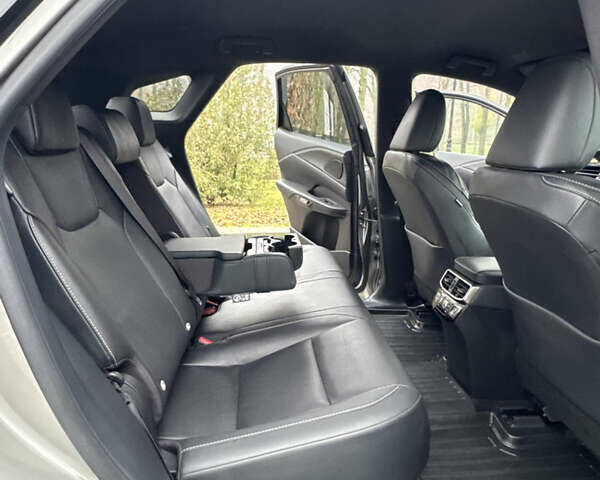 Серый Лексус РХ, объемом двигателя 2.39 л и пробегом 40 тыс. км за 63999 $, фото 116 на Automoto.ua