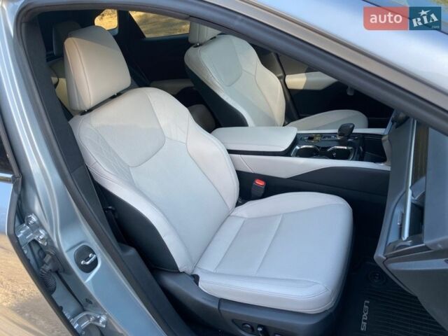 Серый Лексус РХ, объемом двигателя 2.5 л и пробегом 33 тыс. км за 63500 $, фото 19 на Automoto.ua