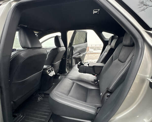 Серый Лексус РХ, объемом двигателя 2.39 л и пробегом 40 тыс. км за 63999 $, фото 95 на Automoto.ua