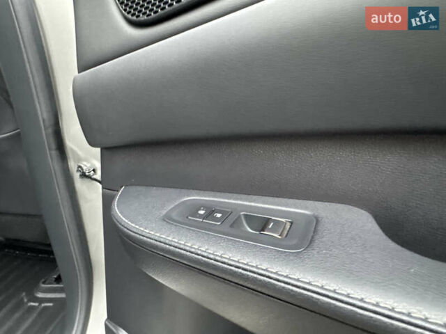 Серый Лексус РХ, объемом двигателя 2.39 л и пробегом 40 тыс. км за 63999 $, фото 30 на Automoto.ua
