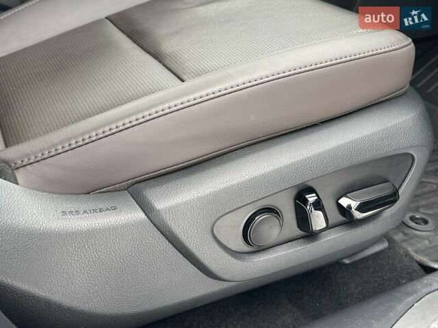 Серый Лексус РХ, объемом двигателя 2.5 л и пробегом 26 тыс. км за 82000 $, фото 28 на Automoto.ua