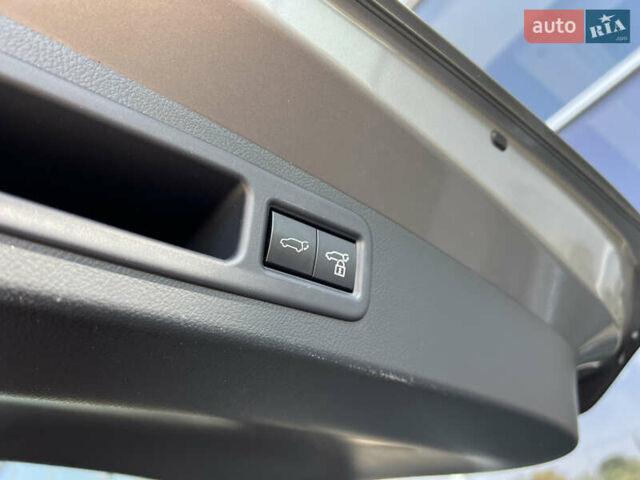 Сірий Лексус РХ, об'ємом двигуна 2.39 л та пробігом 20 тис. км за 70500 $, фото 36 на Automoto.ua