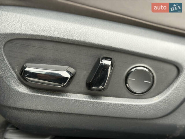 Серый Лексус РХ, объемом двигателя 2.39 л и пробегом 51 тыс. км за 59999 $, фото 21 на Automoto.ua