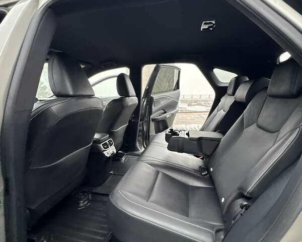 Серый Лексус РХ, объемом двигателя 2.39 л и пробегом 40 тыс. км за 63999 $, фото 93 на Automoto.ua