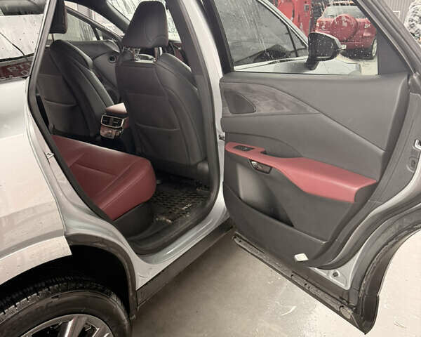 Сірий Лексус РХ, об'ємом двигуна 2.39 л та пробігом 39 тис. км за 56500 $, фото 9 на Automoto.ua