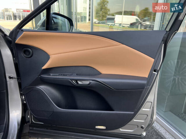 Сірий Лексус РХ, об'ємом двигуна 2.39 л та пробігом 20 тис. км за 70500 $, фото 42 на Automoto.ua