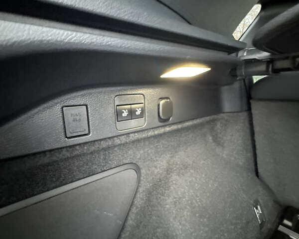 Серый Лексус РХ, объемом двигателя 2.39 л и пробегом 40 тыс. км за 63999 $, фото 52 на Automoto.ua