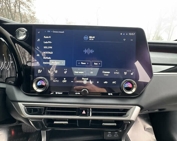 Серый Лексус РХ, объемом двигателя 2.39 л и пробегом 40 тыс. км за 63999 $, фото 96 на Automoto.ua