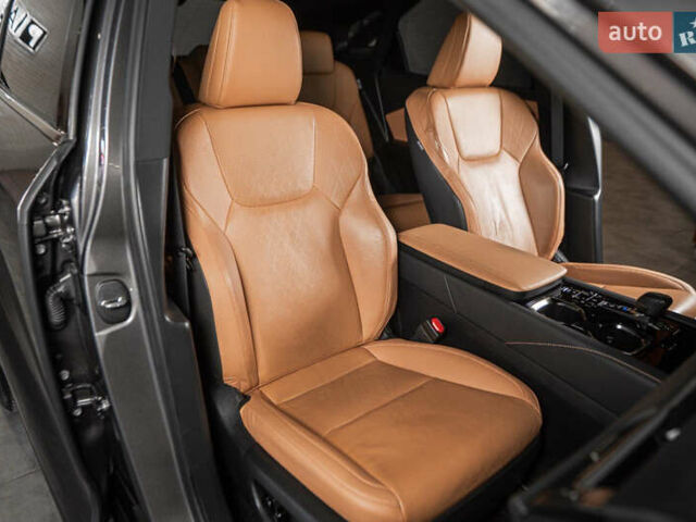 Серый Лексус РХ, объемом двигателя 2.5 л и пробегом 50 тыс. км за 75900 $, фото 59 на Automoto.ua