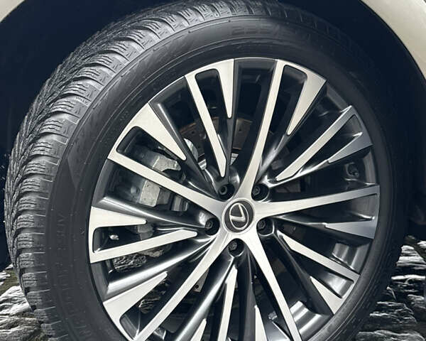 Серый Лексус РХ, объемом двигателя 2.39 л и пробегом 40 тыс. км за 63999 $, фото 141 на Automoto.ua