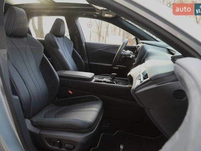 Сірий Лексус РХ, об'ємом двигуна 2.39 л та пробігом 16 тис. км за 77000 $, фото 14 на Automoto.ua