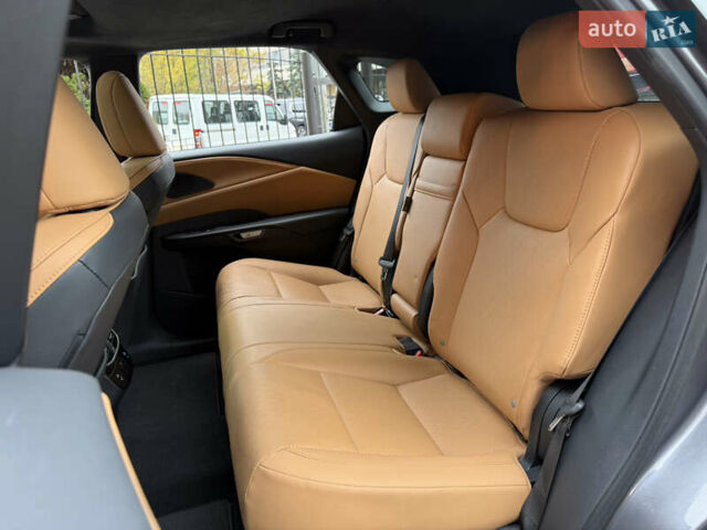 Сірий Лексус РХ, об'ємом двигуна 2.39 л та пробігом 32 тис. км за 56500 $, фото 11 на Automoto.ua