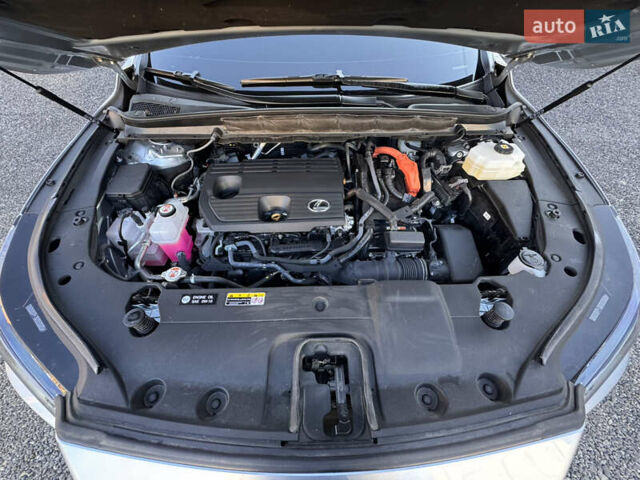 Серый Лексус РХ, объемом двигателя 2.49 л и пробегом 33 тыс. км за 68000 $, фото 25 на Automoto.ua