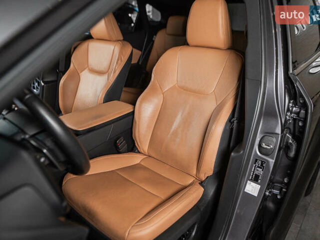 Серый Лексус РХ, объемом двигателя 2.5 л и пробегом 50 тыс. км за 75900 $, фото 60 на Automoto.ua