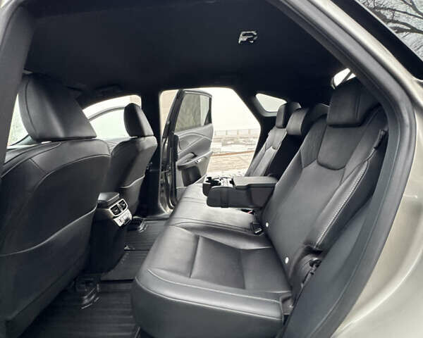 Серый Лексус РХ, объемом двигателя 2.39 л и пробегом 40 тыс. км за 63999 $, фото 94 на Automoto.ua