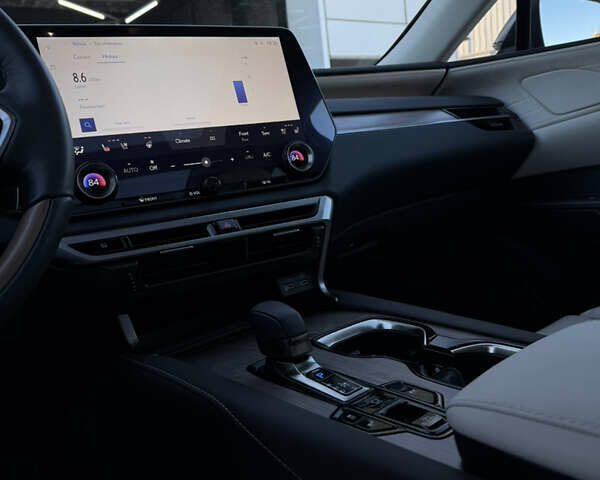 Серый Лексус РХ, объемом двигателя 2.5 л и пробегом 18 тыс. км за 79000 $, фото 60 на Automoto.ua