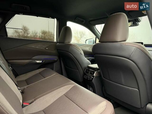 Сірий Лексус РХ, об'ємом двигуна 2.5 л та пробігом 8 тис. км за 95000 $, фото 71 на Automoto.ua