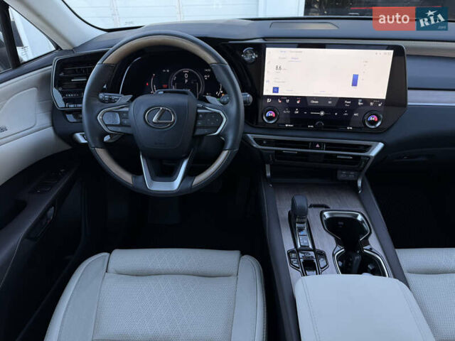 Серый Лексус РХ, объемом двигателя 2.5 л и пробегом 18 тыс. км за 79000 $, фото 63 на Automoto.ua