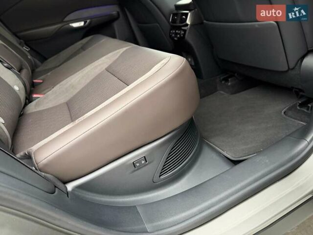 Сірий Лексус РХ, об'ємом двигуна 2.5 л та пробігом 8 тис. км за 95000 $, фото 66 на Automoto.ua