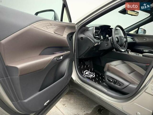 Сірий Лексус РХ, об'ємом двигуна 2.5 л та пробігом 8 тис. км за 95000 $, фото 141 на Automoto.ua