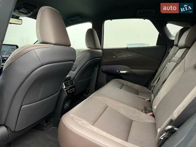 Сірий Лексус РХ, об'ємом двигуна 2.5 л та пробігом 8 тис. км за 95000 $, фото 104 на Automoto.ua