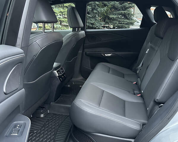 Серый Лексус РХ, объемом двигателя 2.5 л и пробегом 7 тыс. км за 68900 $, фото 59 на Automoto.ua