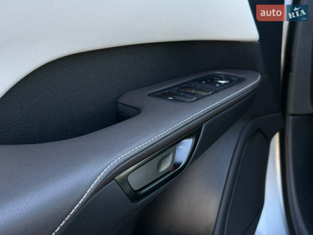 Серый Лексус РХ, объемом двигателя 2.5 л и пробегом 18 тыс. км за 79000 $, фото 41 на Automoto.ua