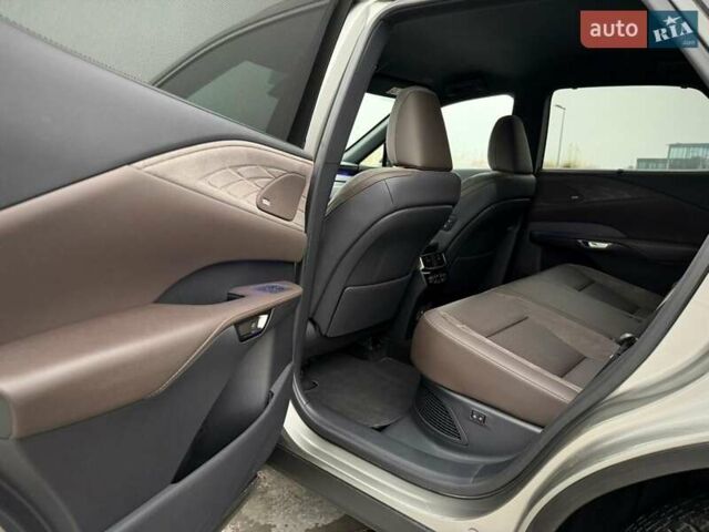 Сірий Лексус РХ, об'ємом двигуна 2.5 л та пробігом 8 тис. км за 95000 $, фото 133 на Automoto.ua