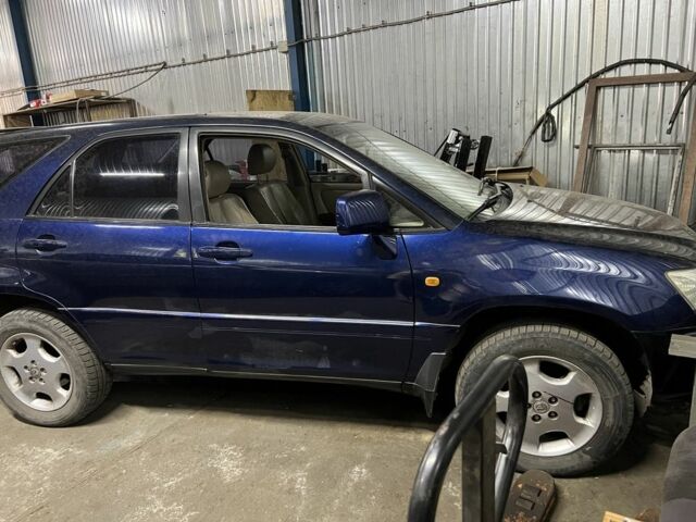 Синий Лексус РХ, объемом двигателя 3 л и пробегом 330 тыс. км за 2500 $, фото 2 на Automoto.ua
