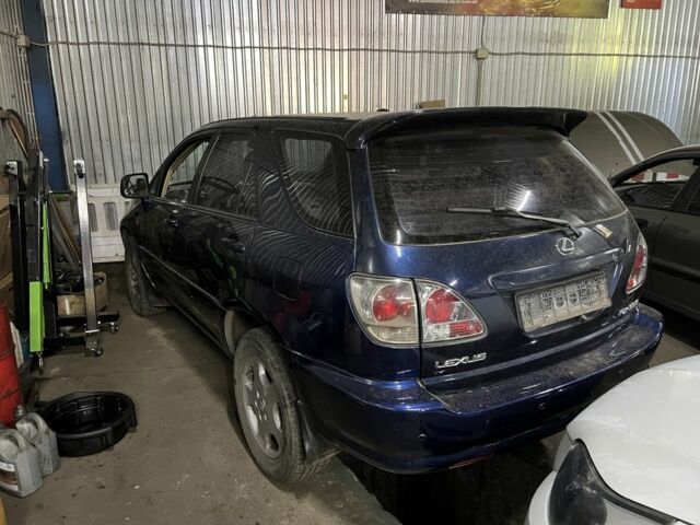 Синий Лексус РХ, объемом двигателя 3 л и пробегом 330 тыс. км за 2500 $, фото 1 на Automoto.ua