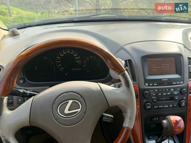 Синий Лексус РХ, объемом двигателя 3 л и пробегом 470 тыс. км за 4500 $, фото 2 на Automoto.ua