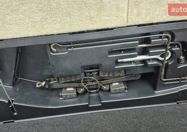 Синий Лексус РХ, объемом двигателя 3.31 л и пробегом 192 тыс. км за 10500 $, фото 13 на Automoto.ua