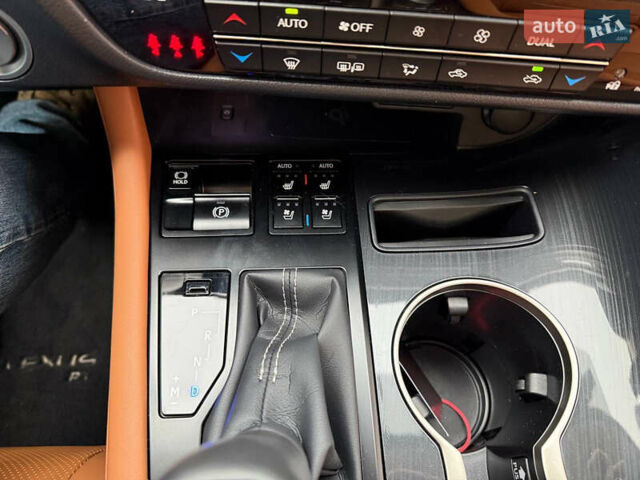 Синій Лексус РХ, об'ємом двигуна 2 л та пробігом 7 тис. км за 53000 $, фото 22 на Automoto.ua